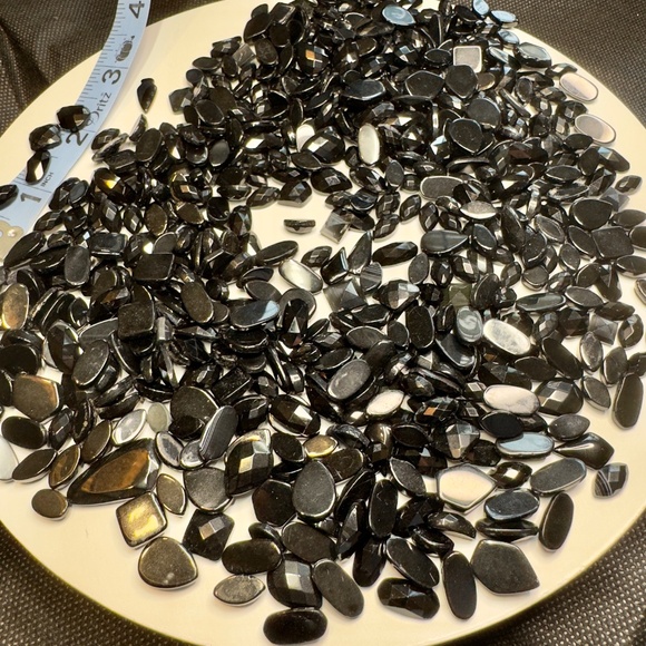 Large lot of faceted small black gemstones perfect for jewelry making - Picture 2 of 4